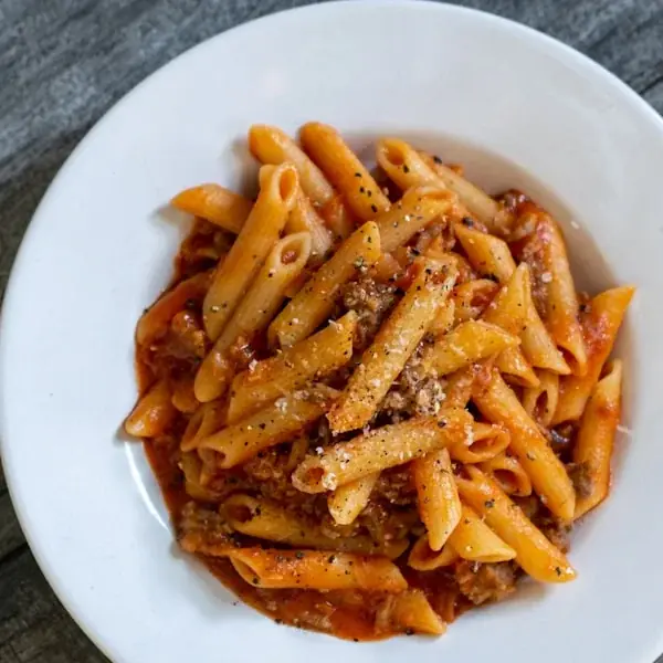Penne a la boloñesa — pasta casera de Gusto Restaurante Pizzeria, La Línea
