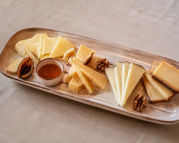 Tagliere italiano de embutidos y quesos — Gusto Restaurante Pizzeria, La Línea